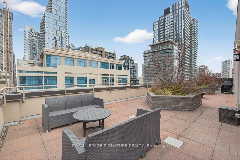 555 Yonge Street, Unit 707 thumbnail 18