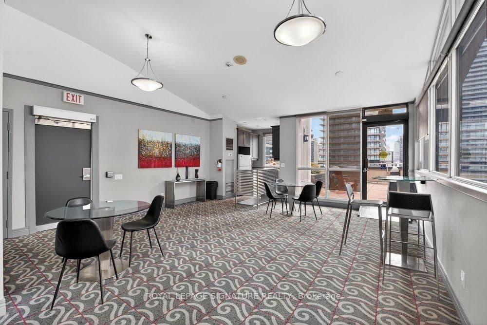 555 Yonge Street, Unit 707 thumbnail 22