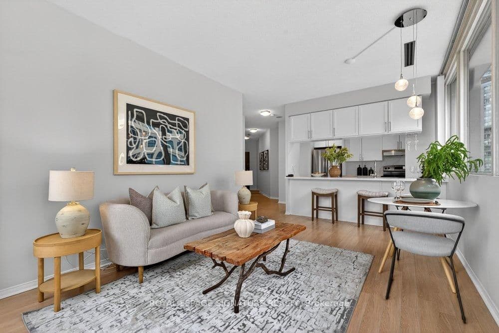 555 Yonge Street, Unit 707 thumbnail 3