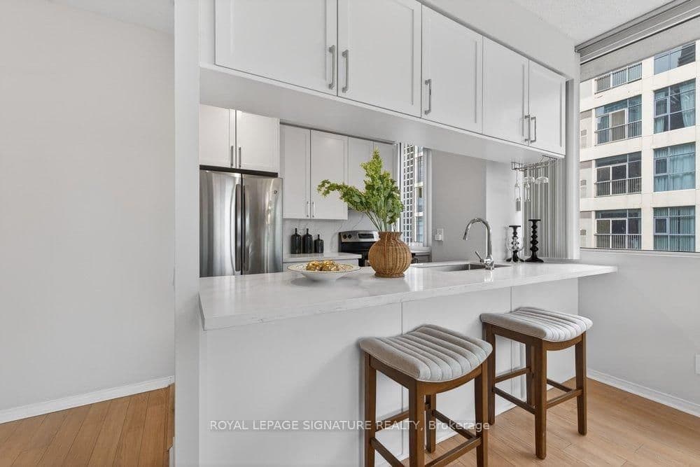 555 Yonge Street, Unit 707 thumbnail 7