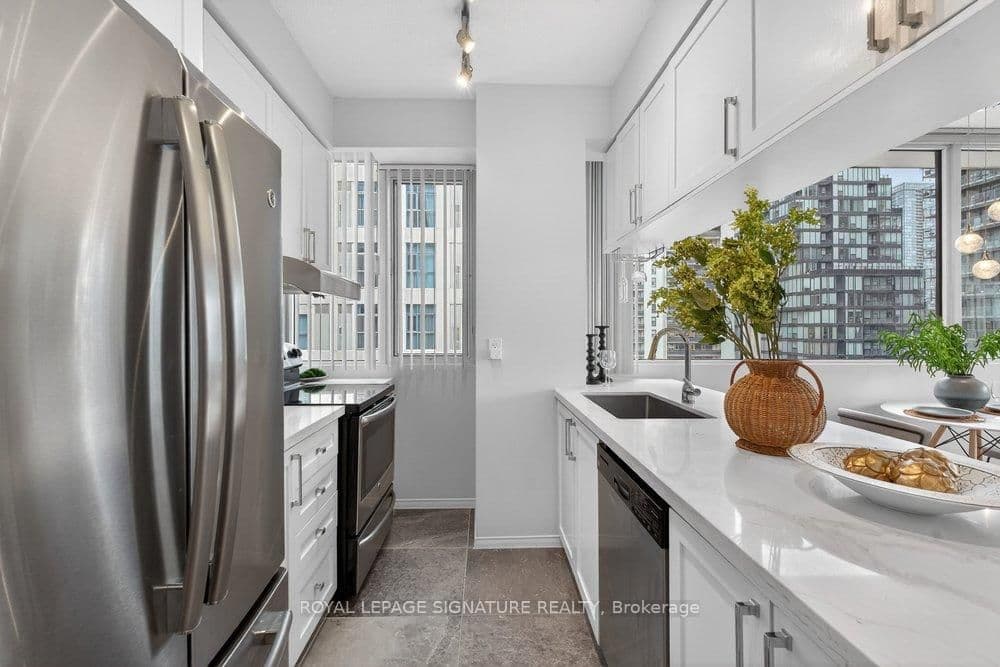 555 Yonge Street, Unit 707 thumbnail 8