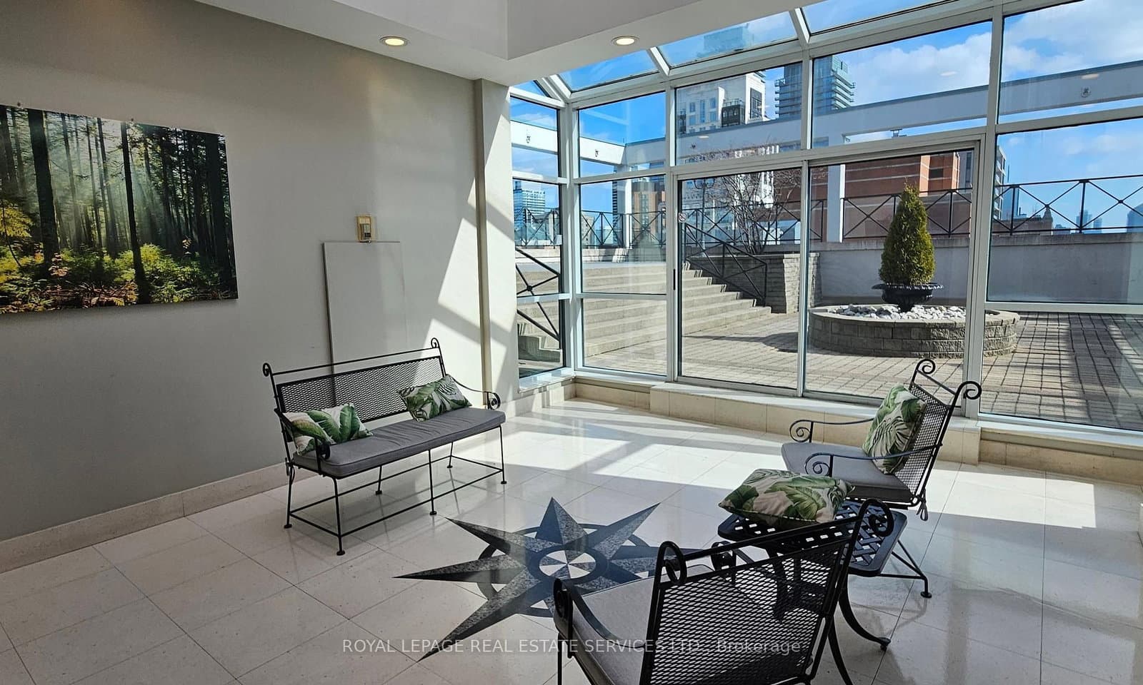 102 Bloor Street W, Unit 306 thumbnail 17