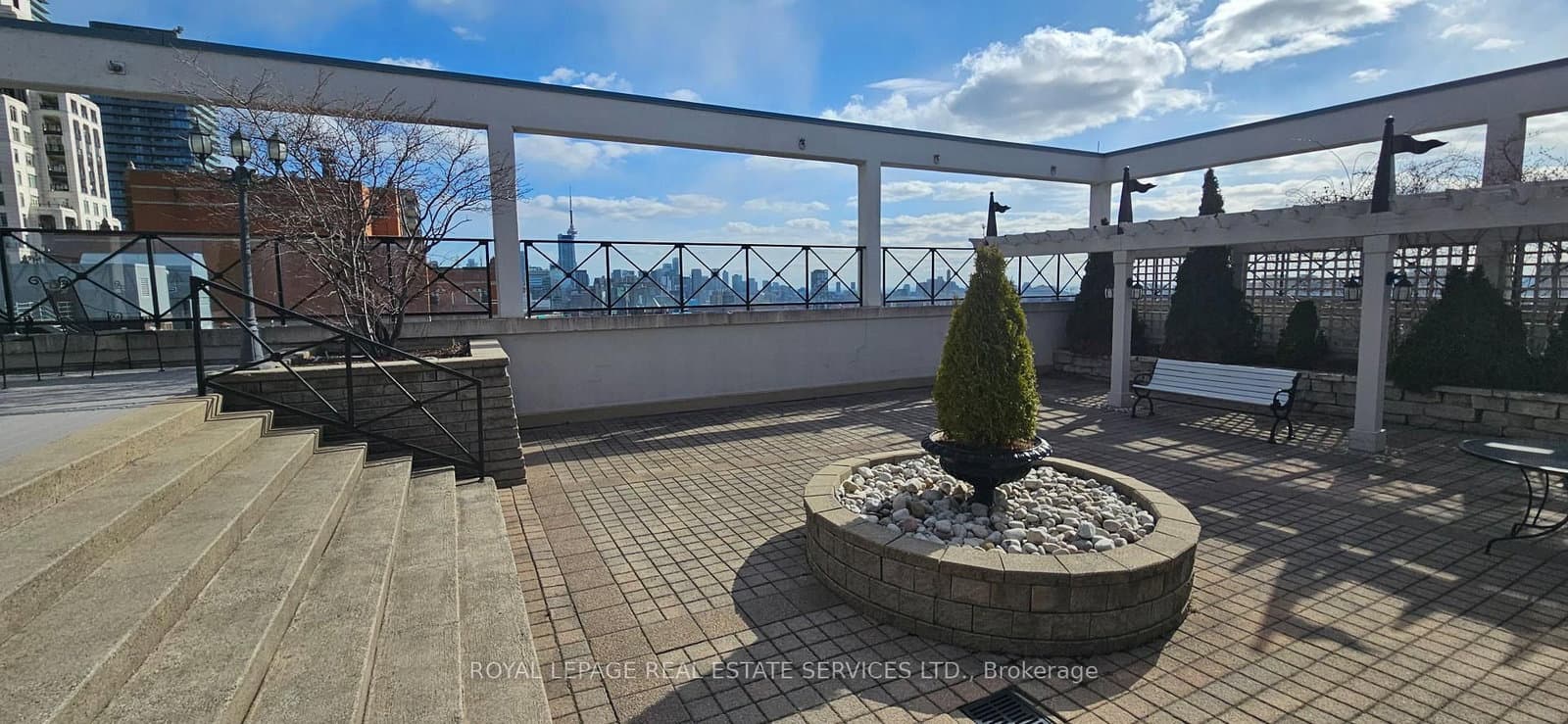 102 Bloor Street W, Unit 306 thumbnail 18