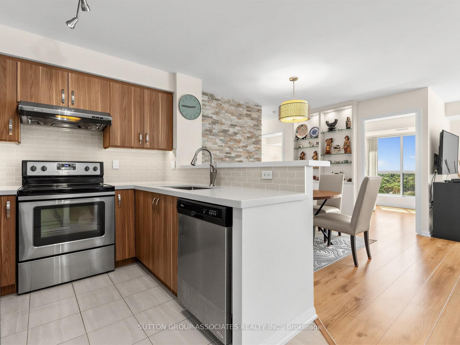 23 Lorraine Drive, Unit 1706 thumbnail 4