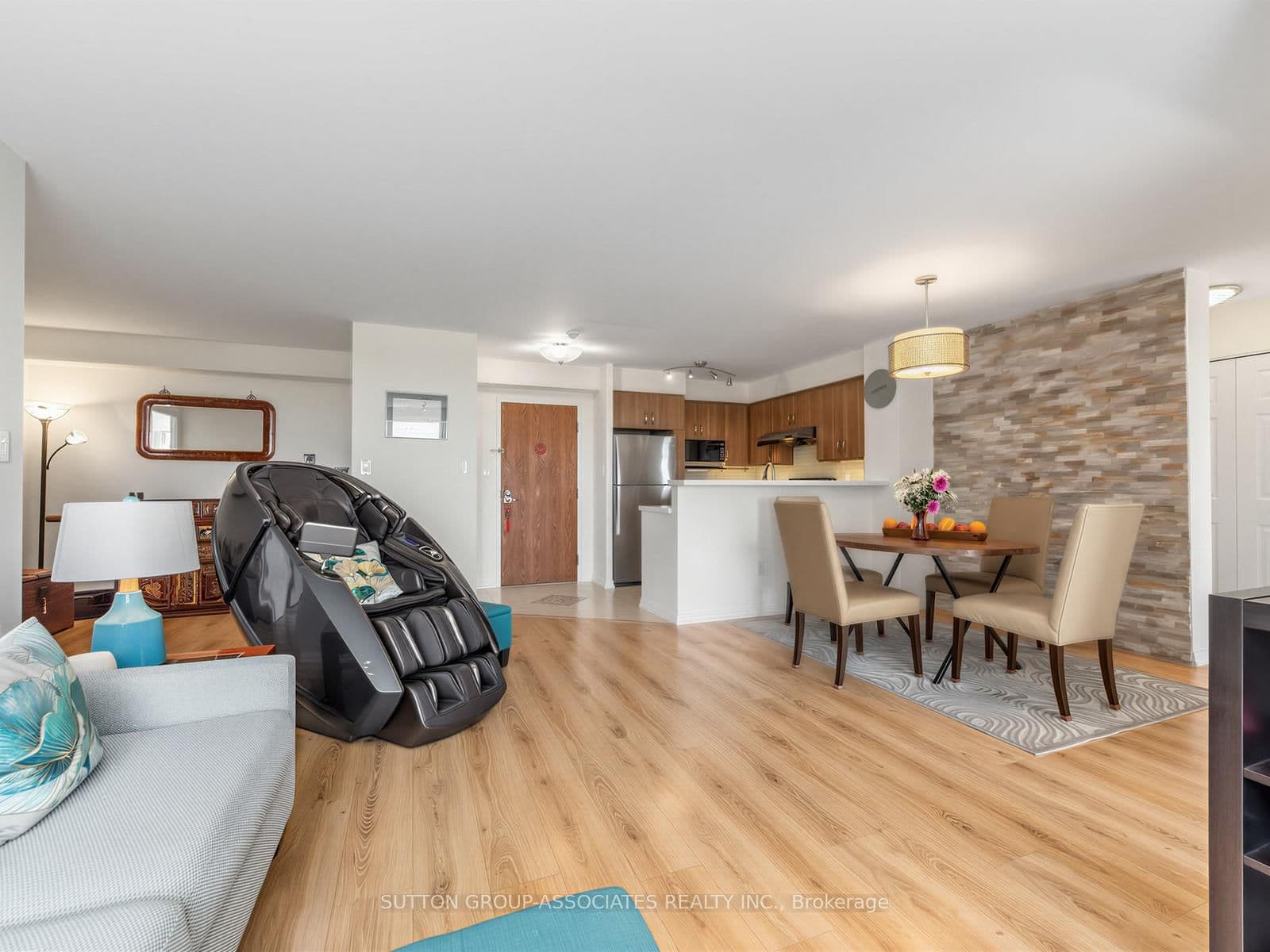 23 Lorraine Drive, Unit 1706 thumbnail 9