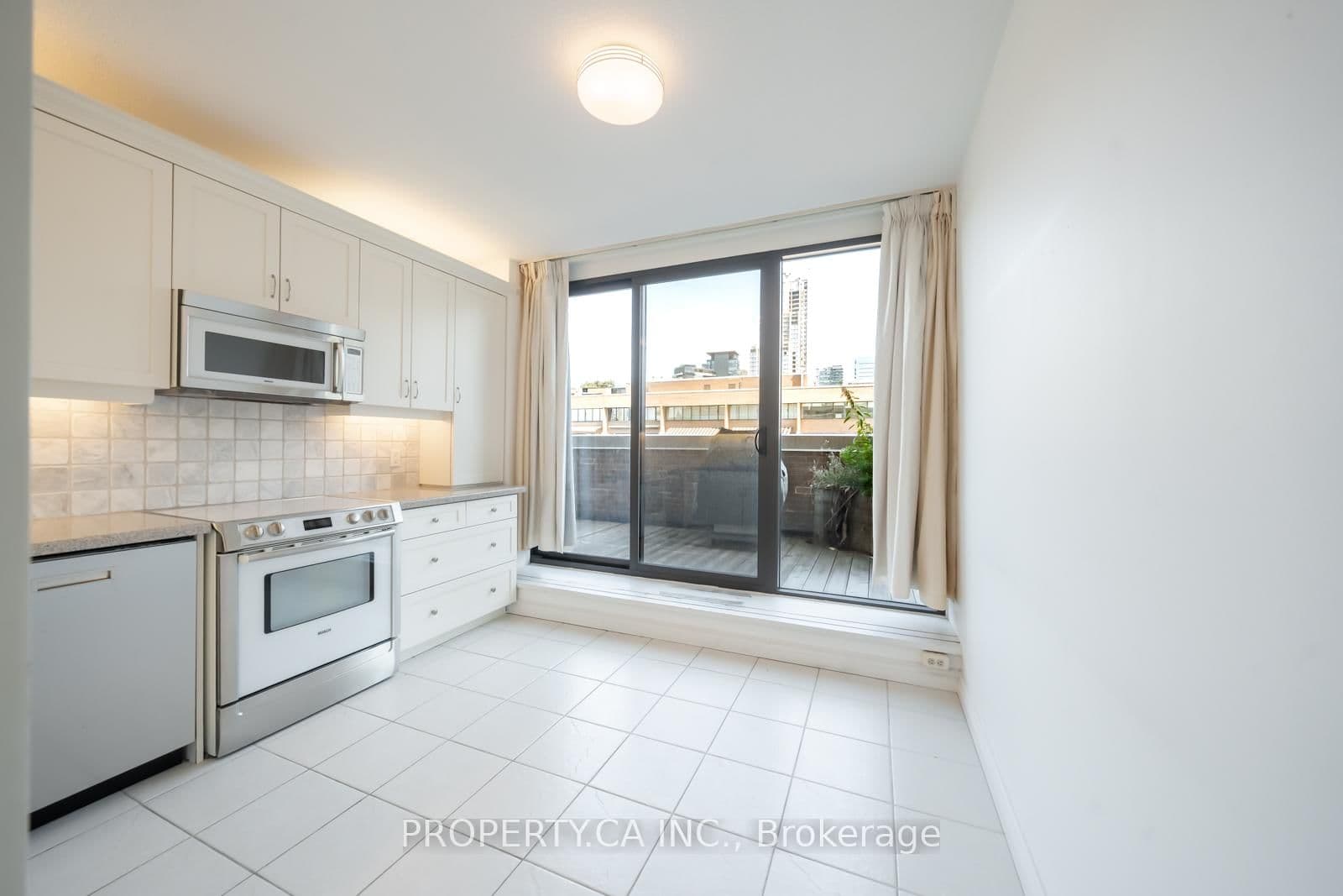 55a Avenue Road, Unit 606 thumbnail 5