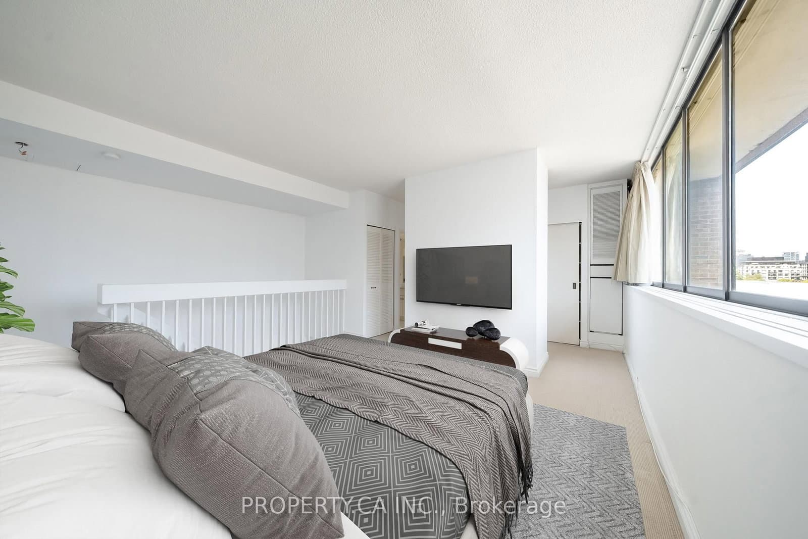 55a Avenue Road, Unit 606 thumbnail 6