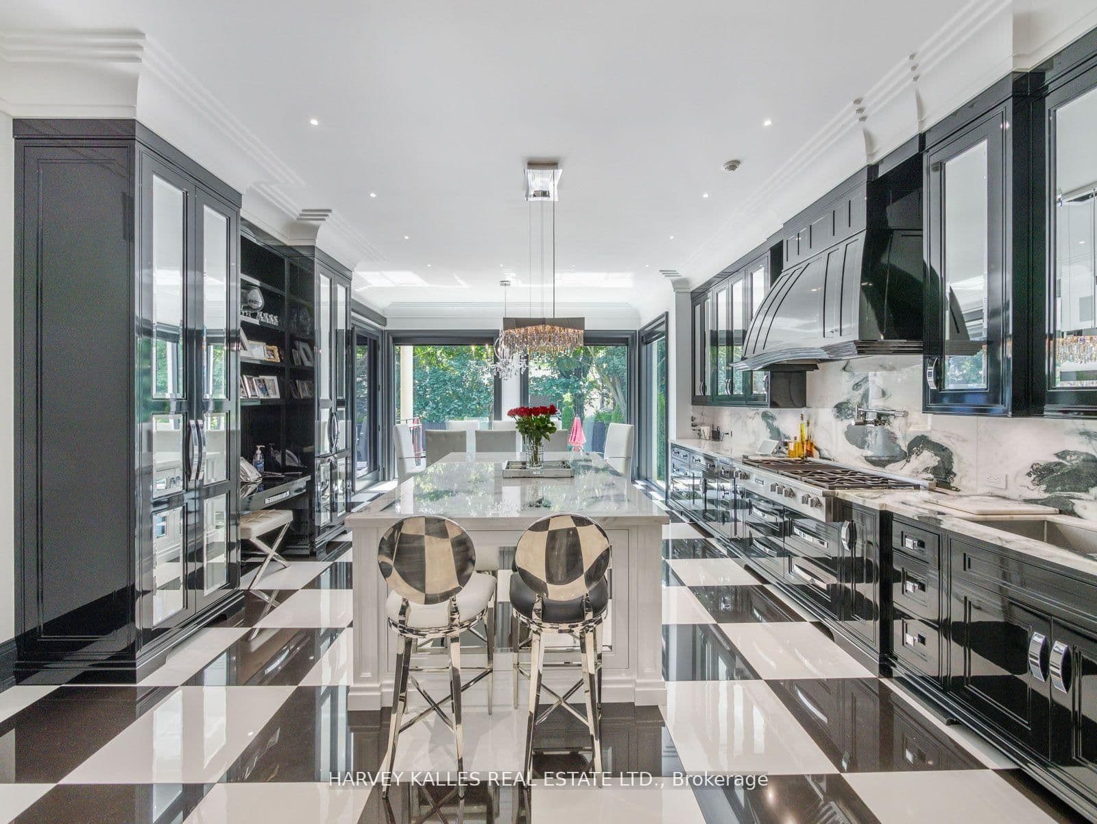 327 Cortleigh Boulevard thumbnail 12
