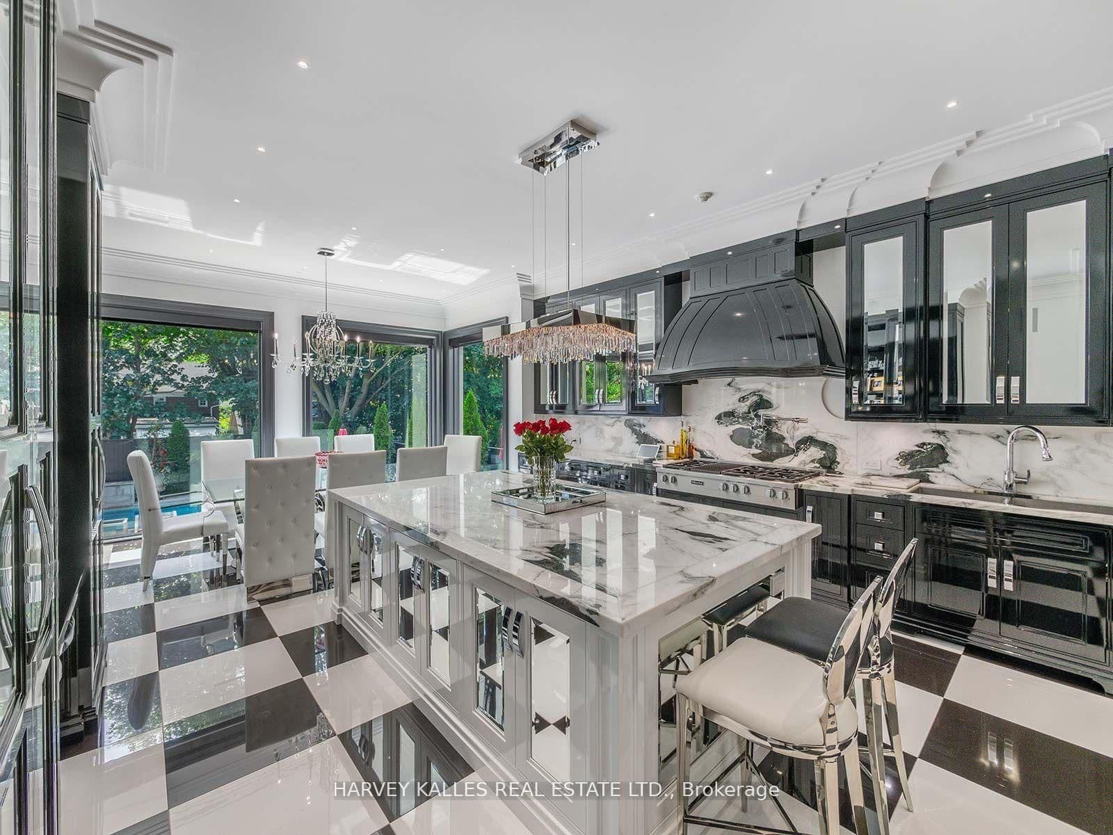 327 Cortleigh Boulevard thumbnail 15