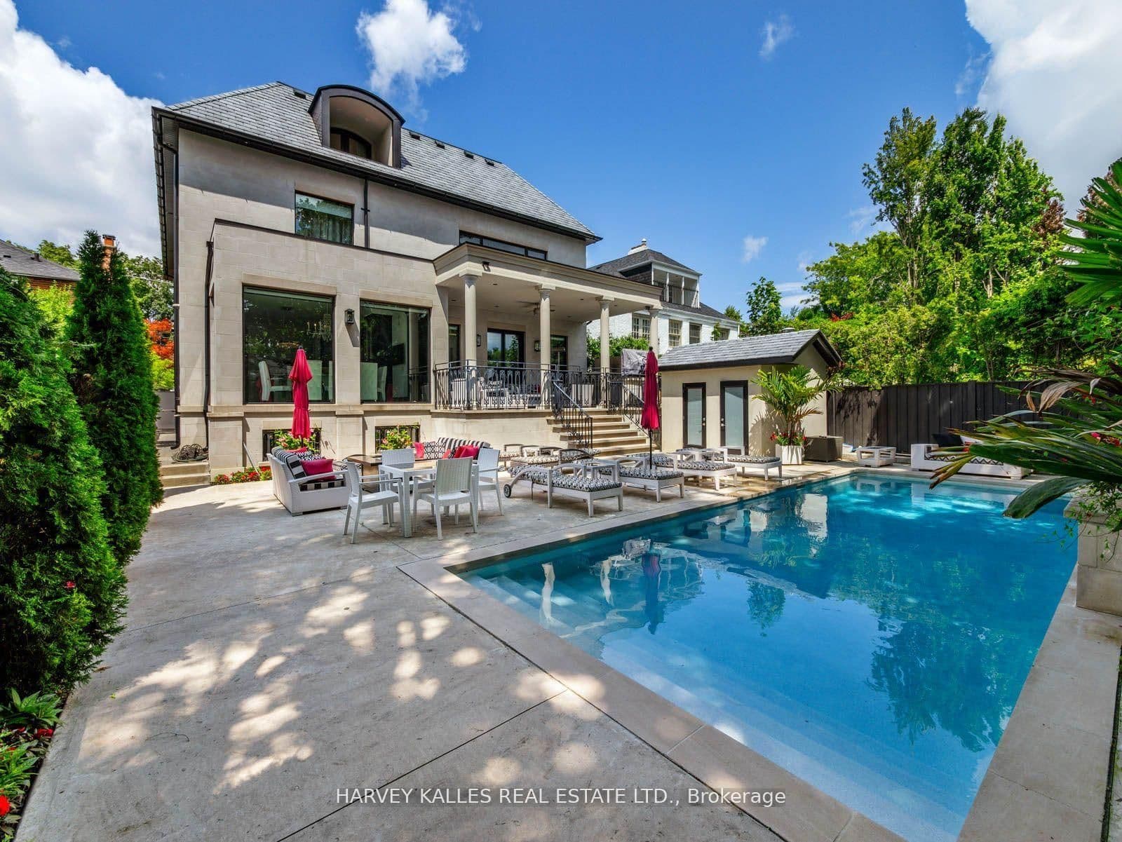327 Cortleigh Boulevard thumbnail 18