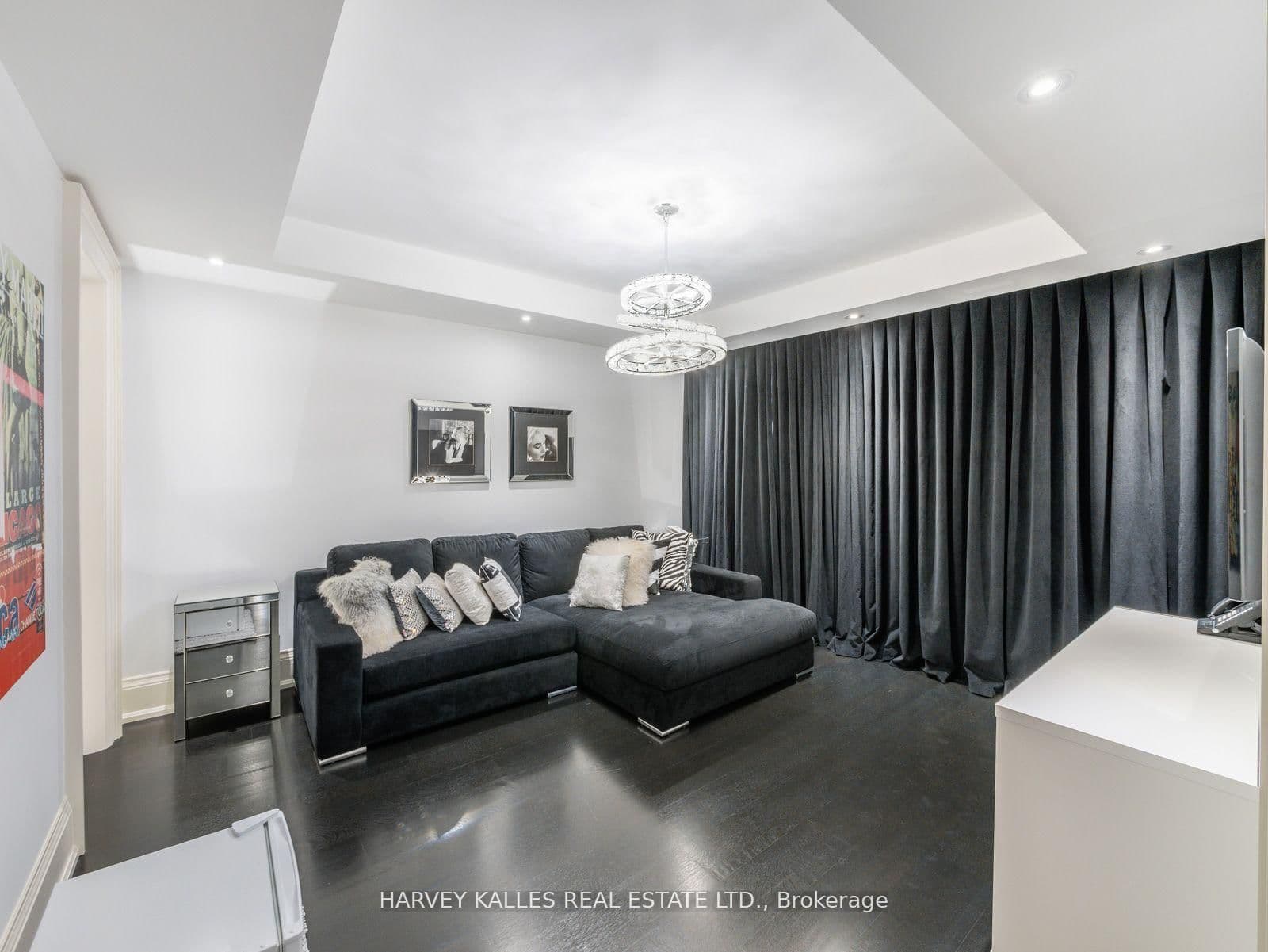 327 Cortleigh Boulevard thumbnail 36