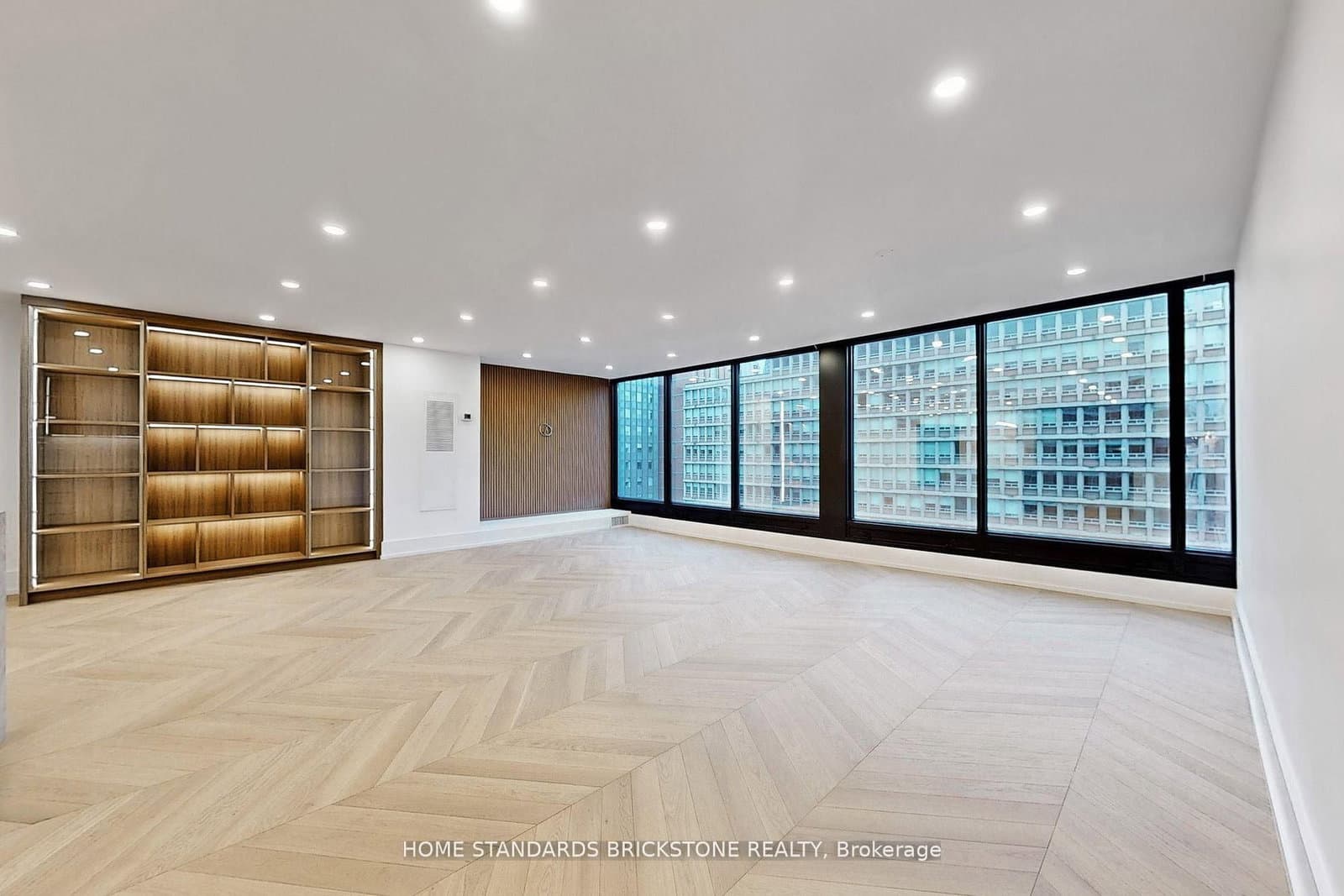 110 Bloor Street W, Unit 1009 thumbnail 2