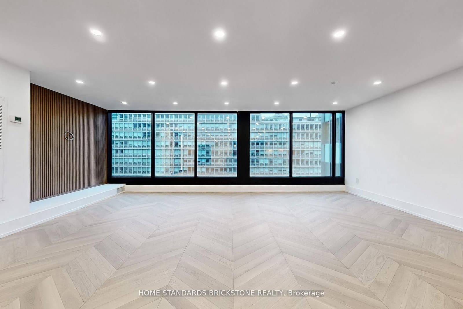 110 Bloor Street W, Unit 1009 thumbnail 3
