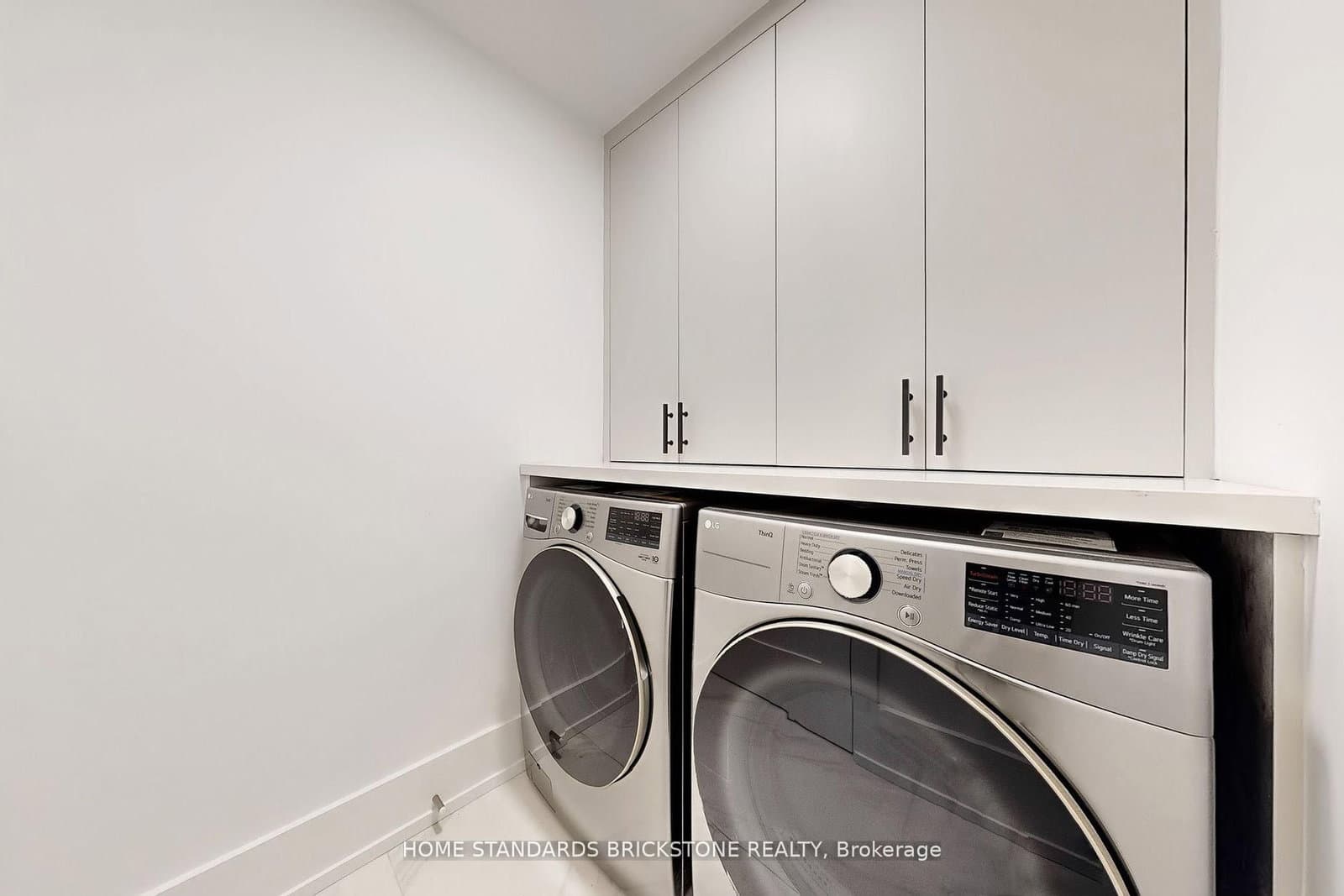 110 Bloor Street W, Unit 1009 thumbnail 31