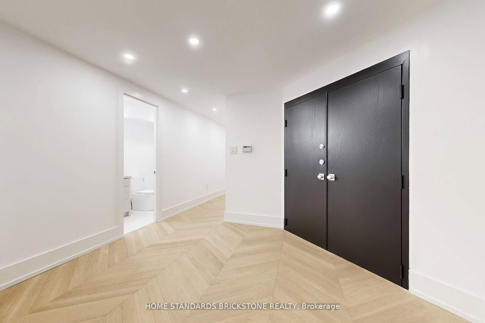 110 Bloor Street W, Unit 1009 thumbnail 32