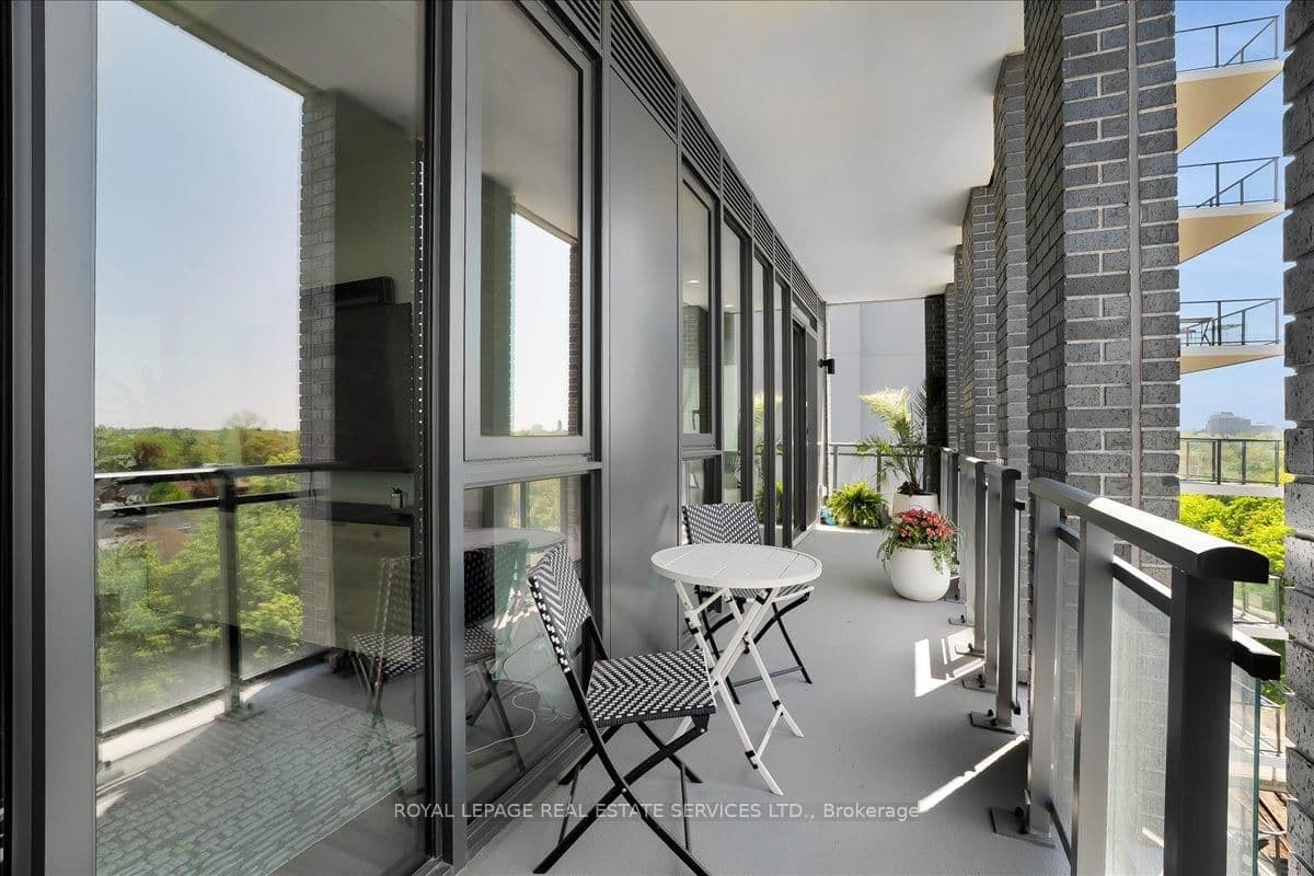 1 Hillsdale Avenue W, Unit 706 thumbnail 15