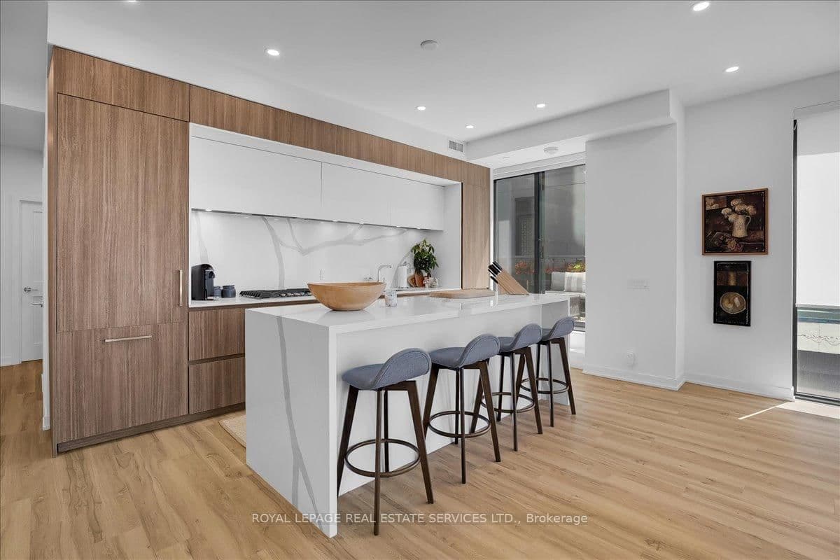 1 Hillsdale Avenue W, Unit 706 thumbnail 19