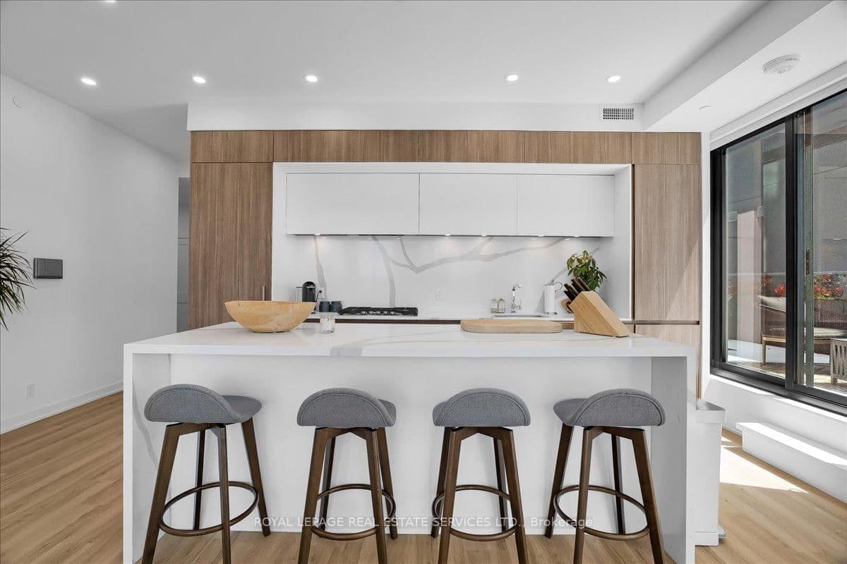 1 Hillsdale Avenue W, Unit 706 thumbnail 20