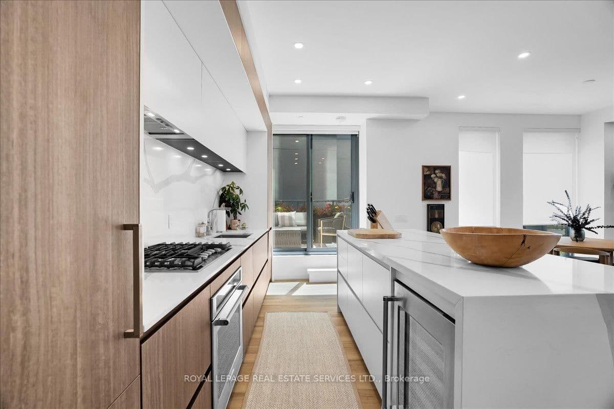 1 Hillsdale Avenue W, Unit 706 thumbnail 21
