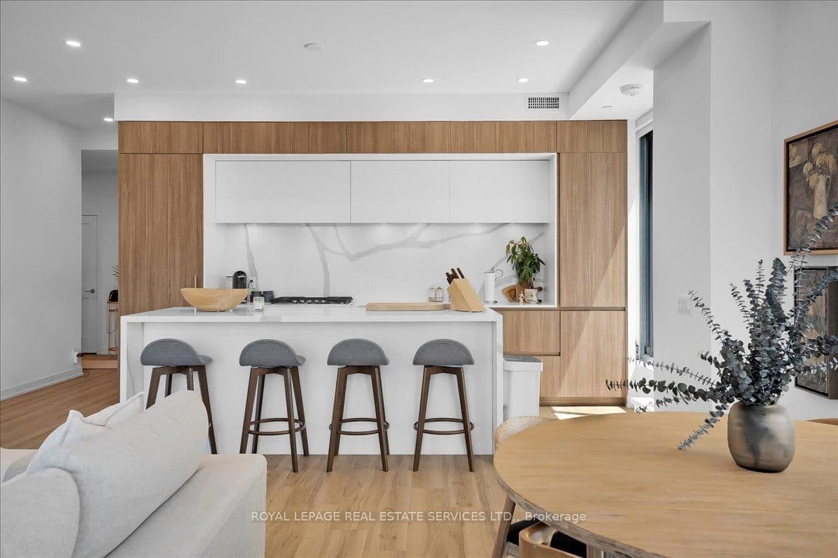 1 Hillsdale Avenue W, Unit 706 thumbnail 25