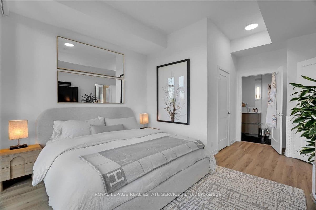 1 Hillsdale Avenue W, Unit 706 thumbnail 27