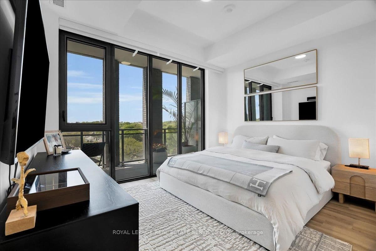 1 Hillsdale Avenue W, Unit 706 thumbnail 28