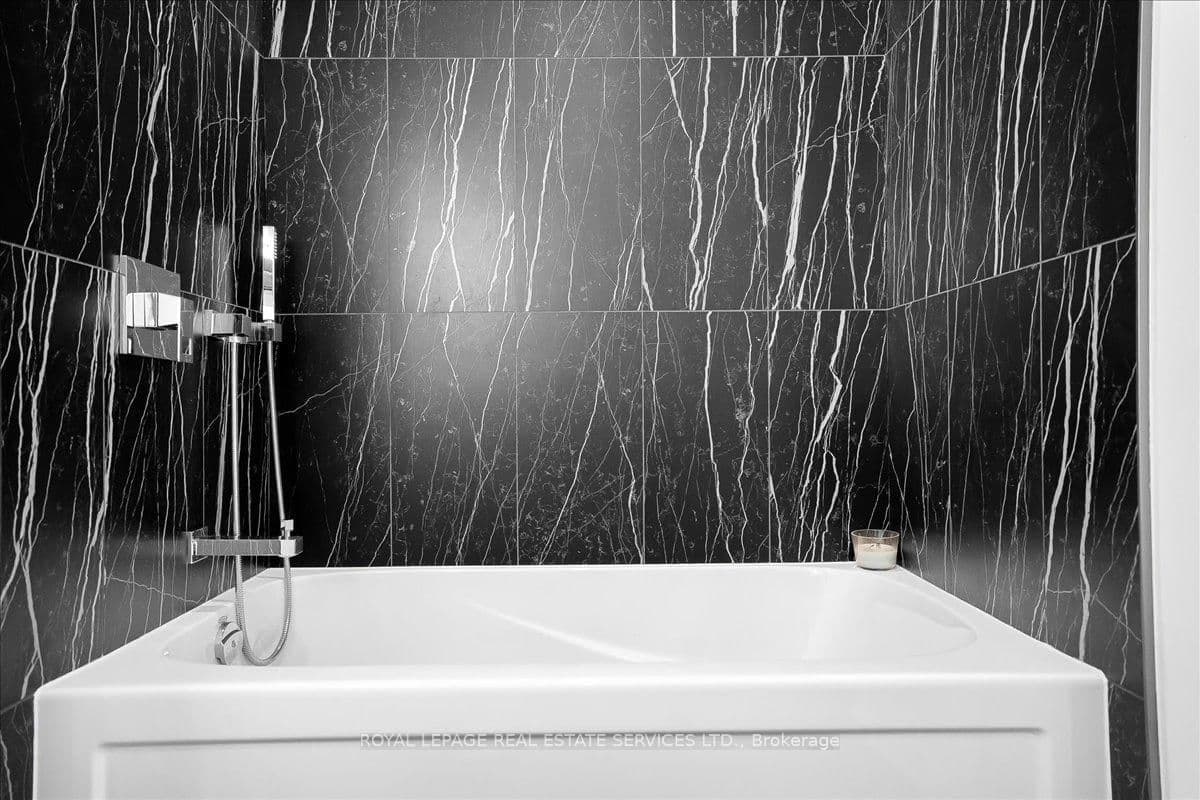 1 Hillsdale Avenue W, Unit 706 thumbnail 32