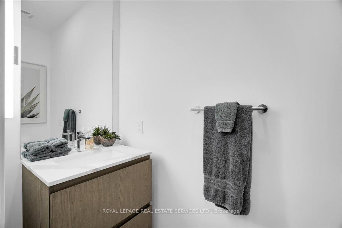 1 Hillsdale Avenue W, Unit 706 thumbnail 36