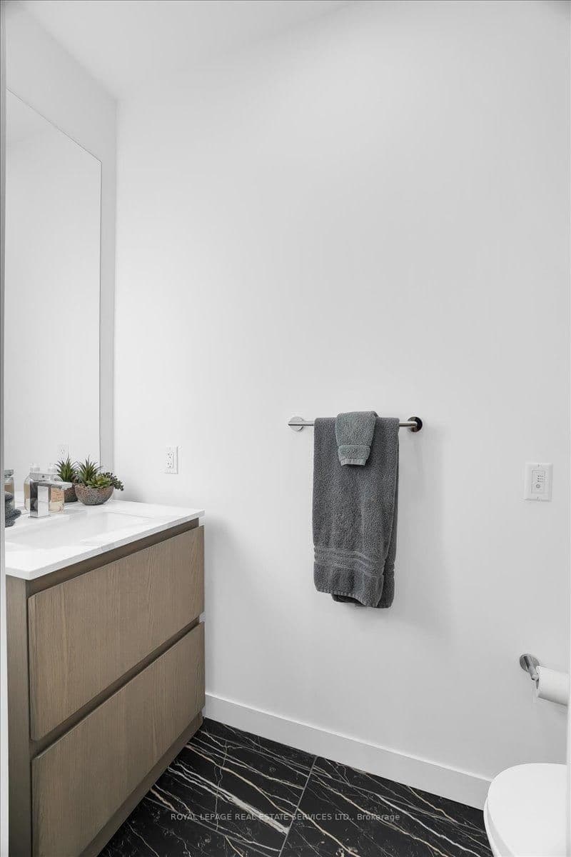 1 Hillsdale Avenue W, Unit 706 thumbnail 37