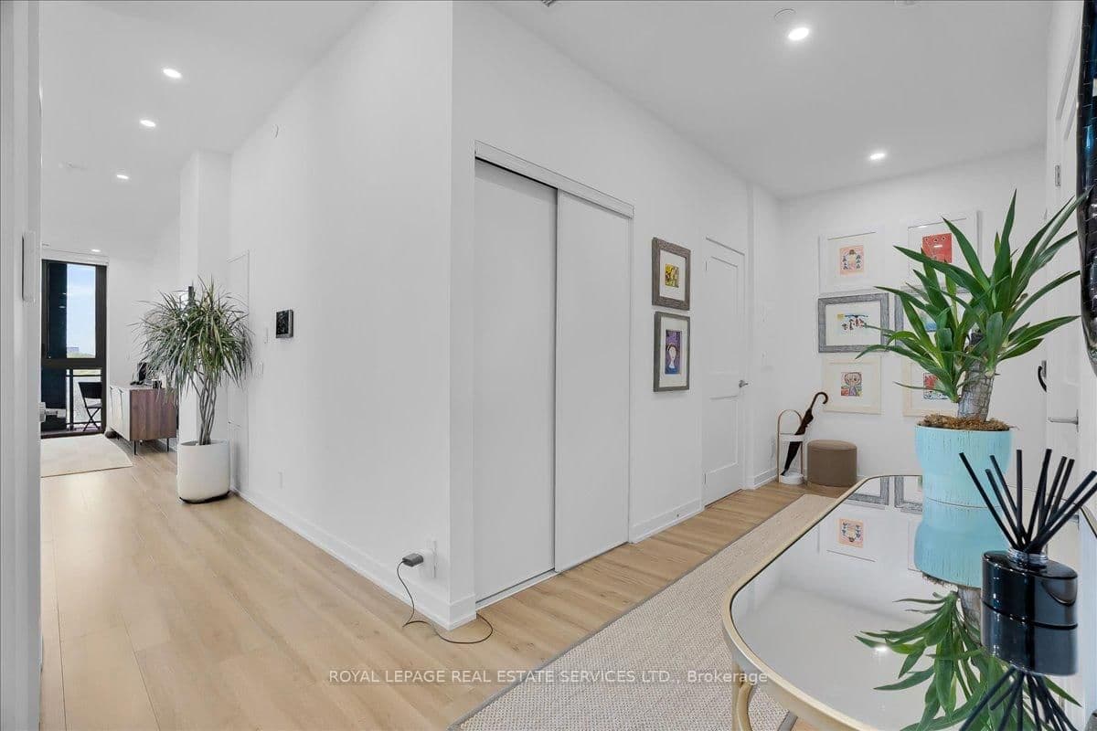 1 Hillsdale Avenue W, Unit 706 thumbnail 4
