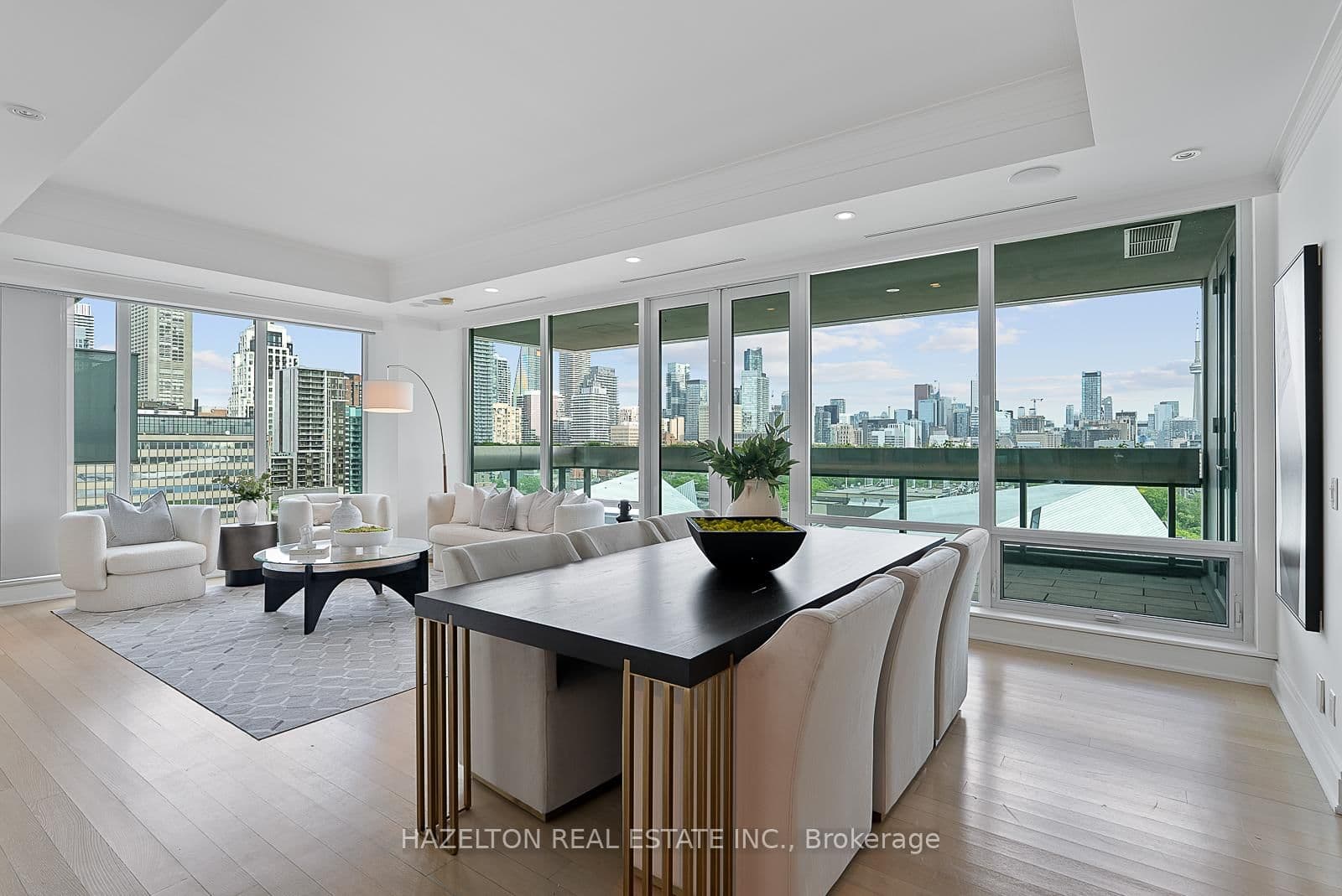 206 Bloor Street W, Unit 1402 thumbnail 2
