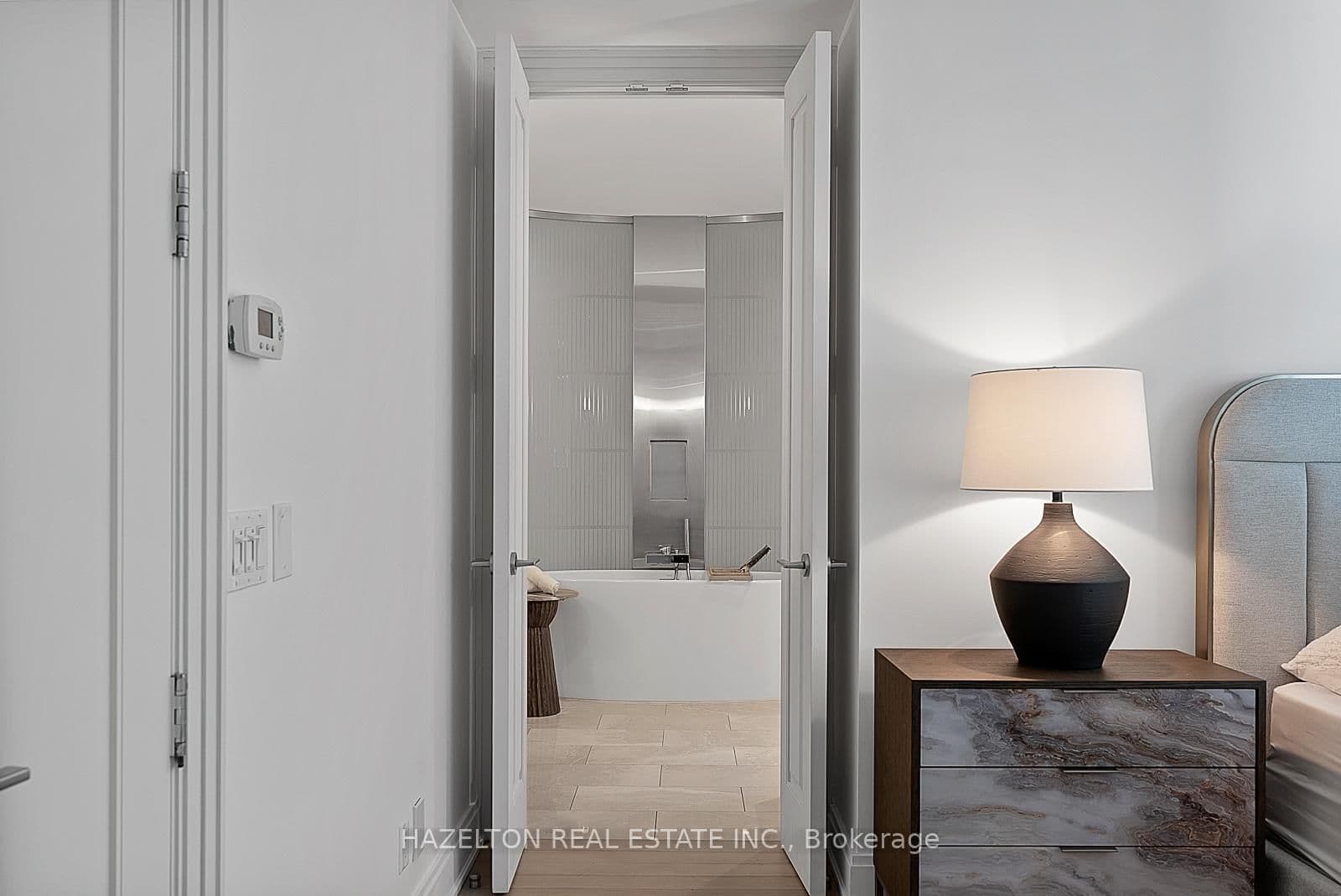 206 Bloor Street W, Unit 1402 thumbnail 24