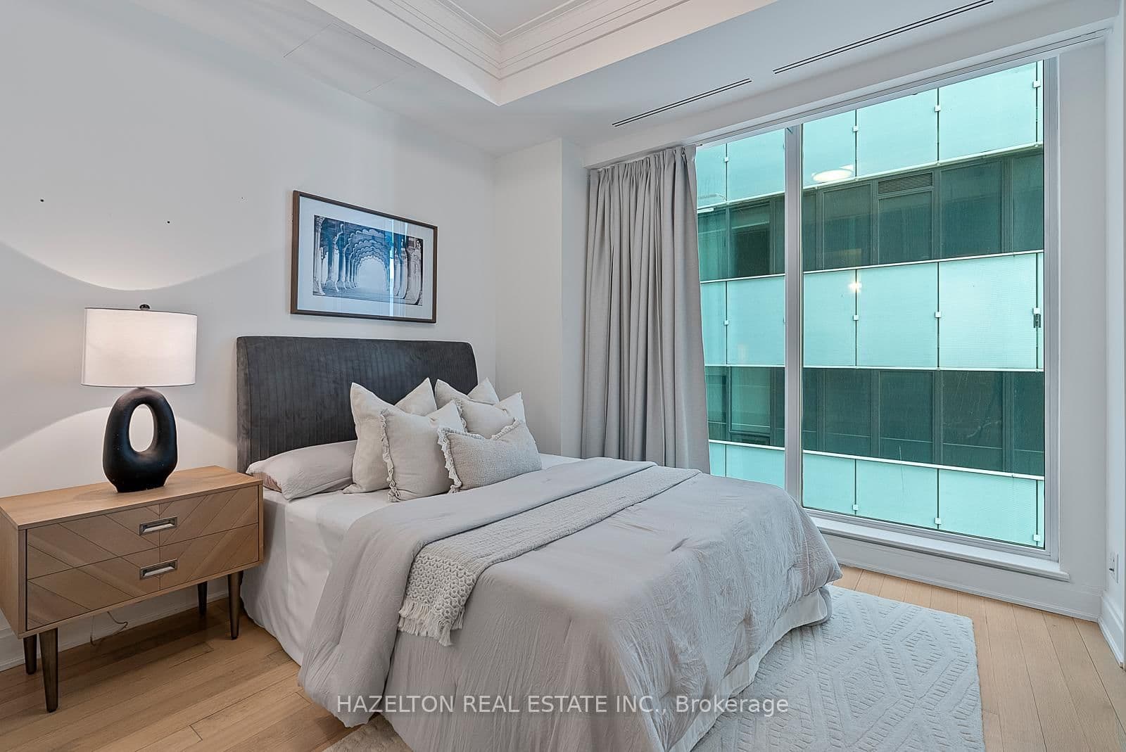206 Bloor Street W, Unit 1402 thumbnail 29