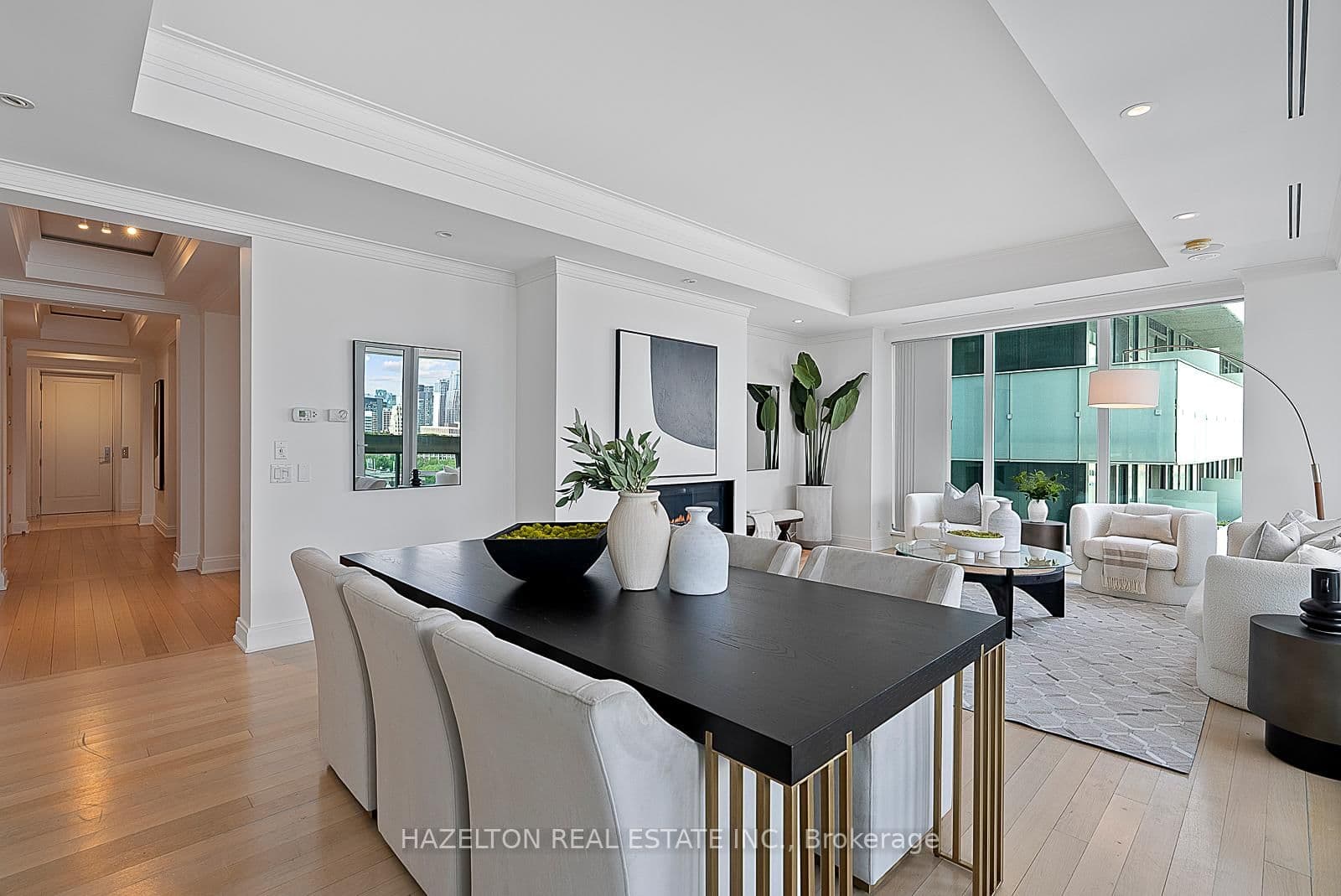 206 Bloor Street W, Unit 1402 thumbnail 3