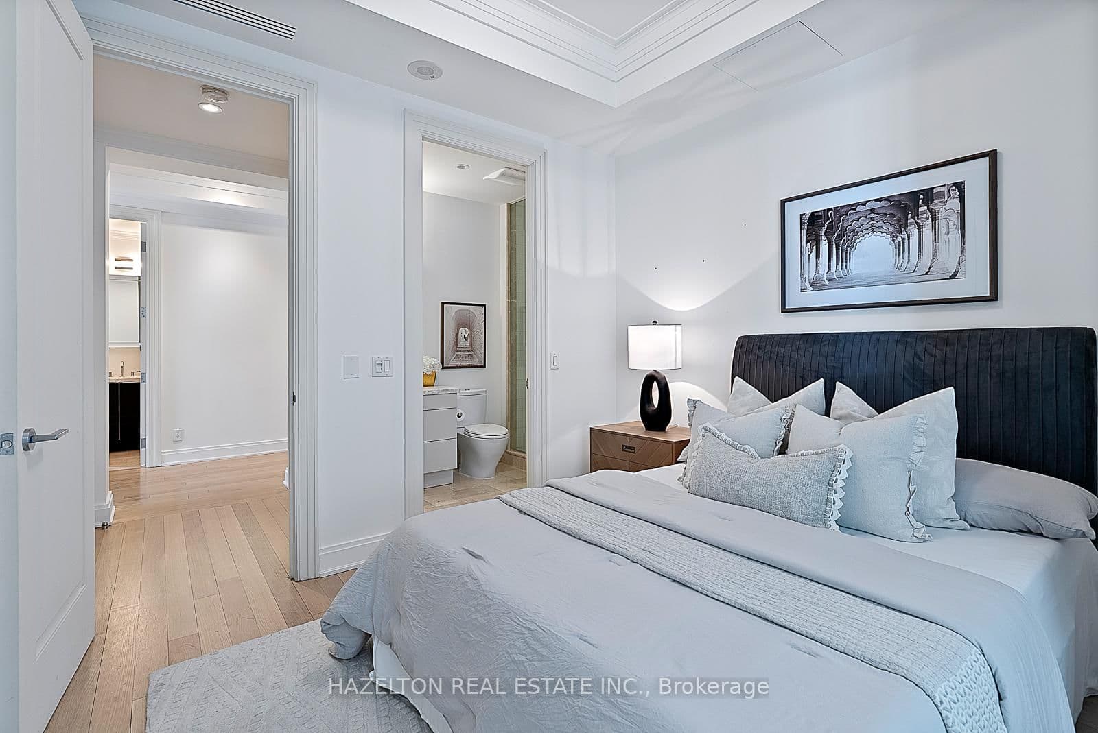 206 Bloor Street W, Unit 1402 thumbnail 30