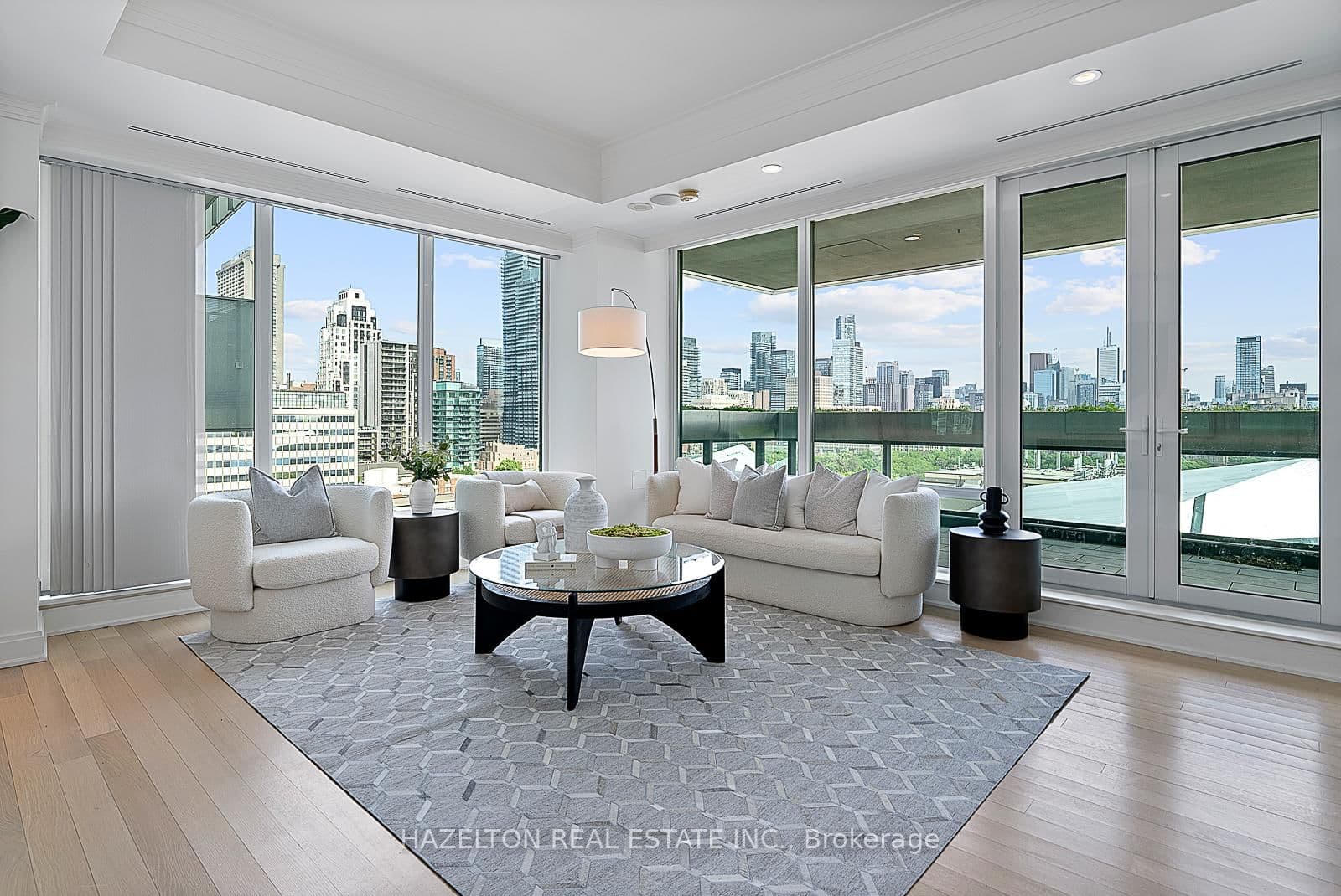 206 Bloor Street W, Unit 1402 thumbnail 4