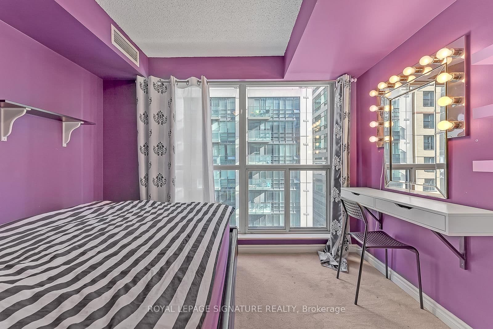 270 Wellington Street W, Unit 710 thumbnail 11