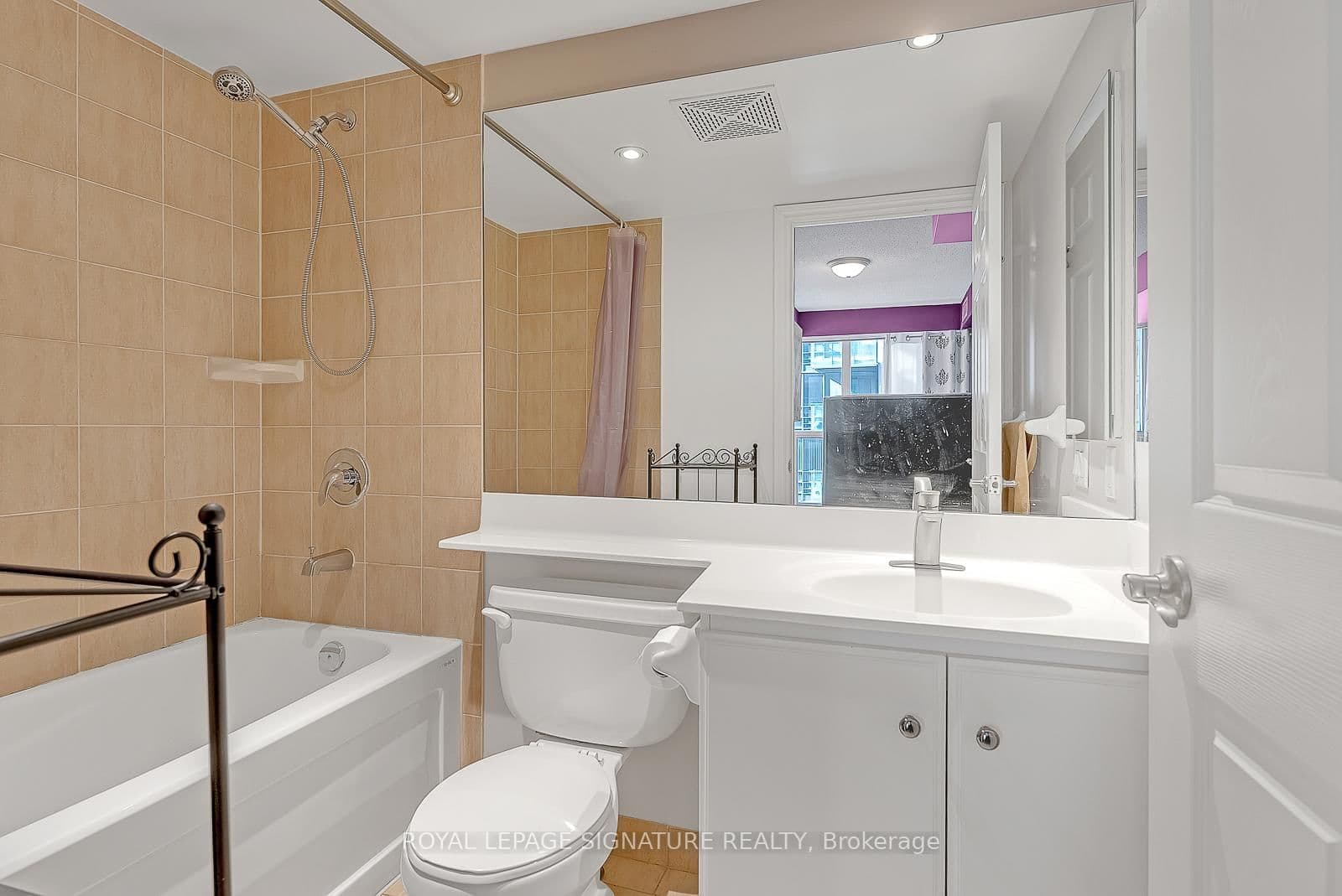 270 Wellington Street W, Unit 710 thumbnail 14