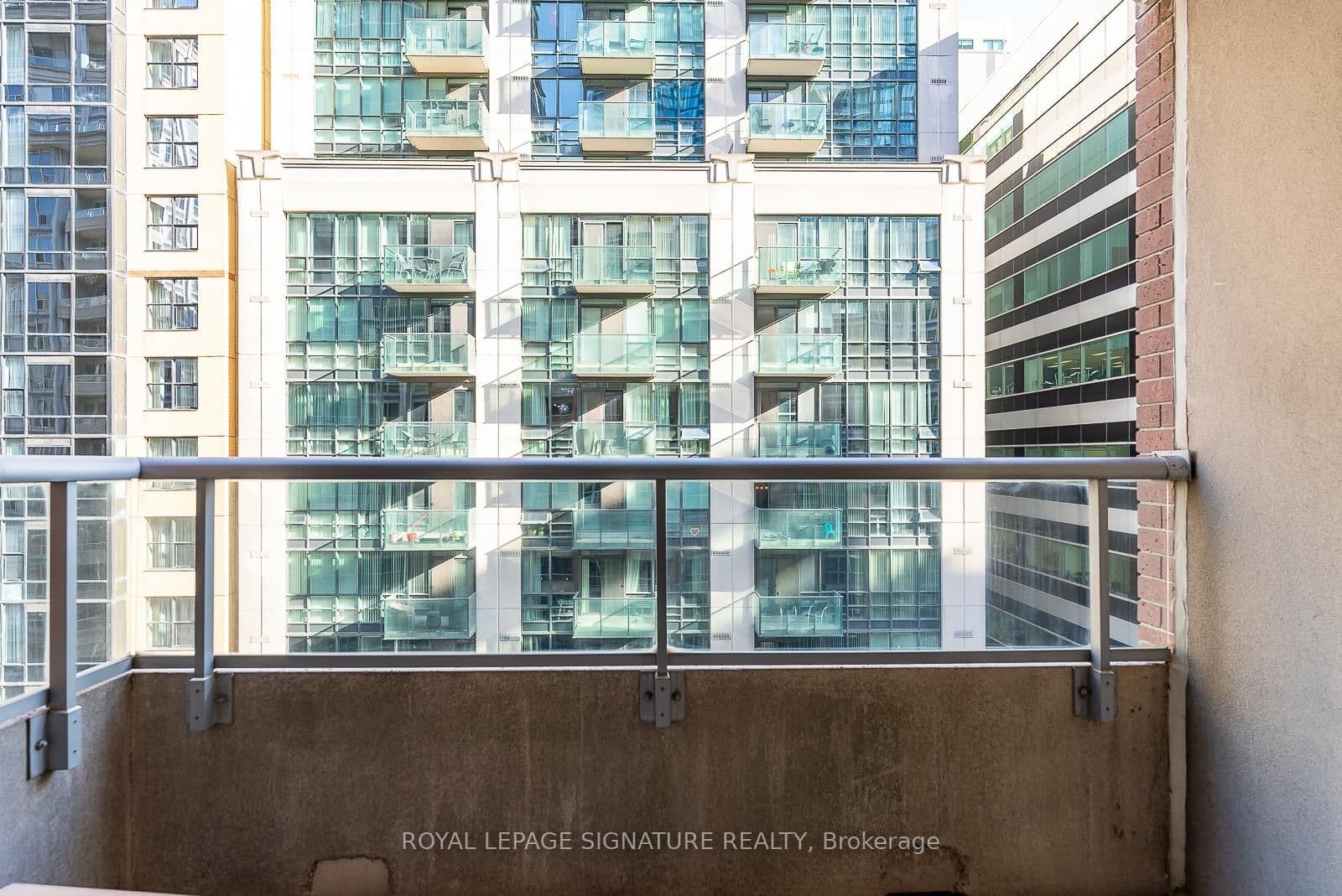 270 Wellington Street W, Unit 710 thumbnail 16