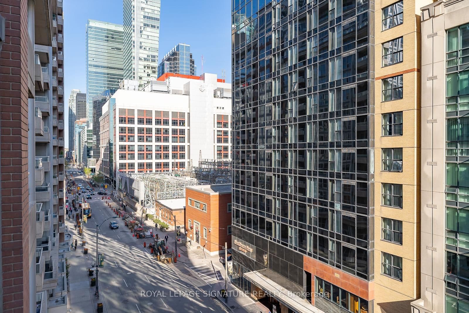 270 Wellington Street W, Unit 710 thumbnail 17