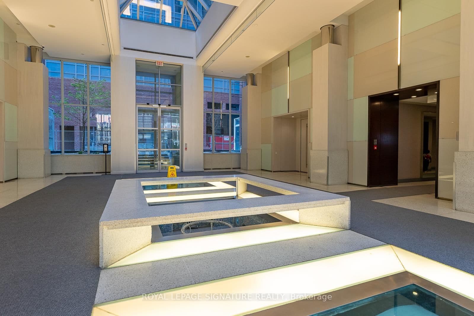 270 Wellington Street W, Unit 710 thumbnail 19