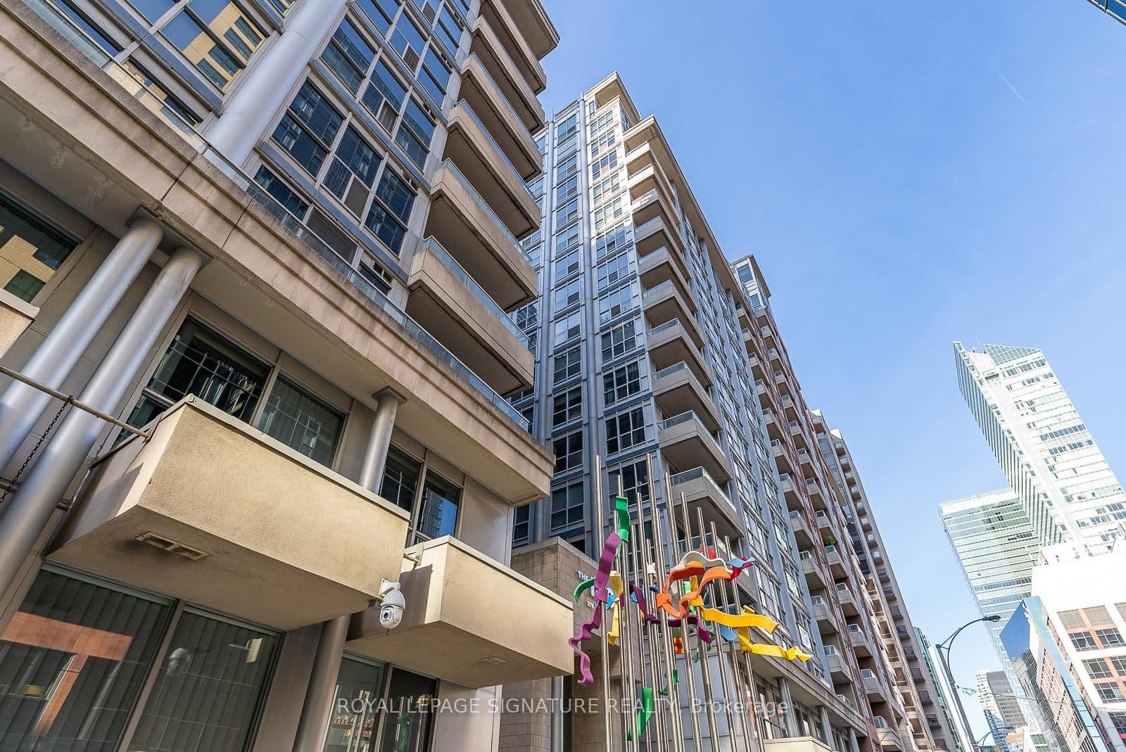 270 Wellington Street W, Unit 710 thumbnail 21