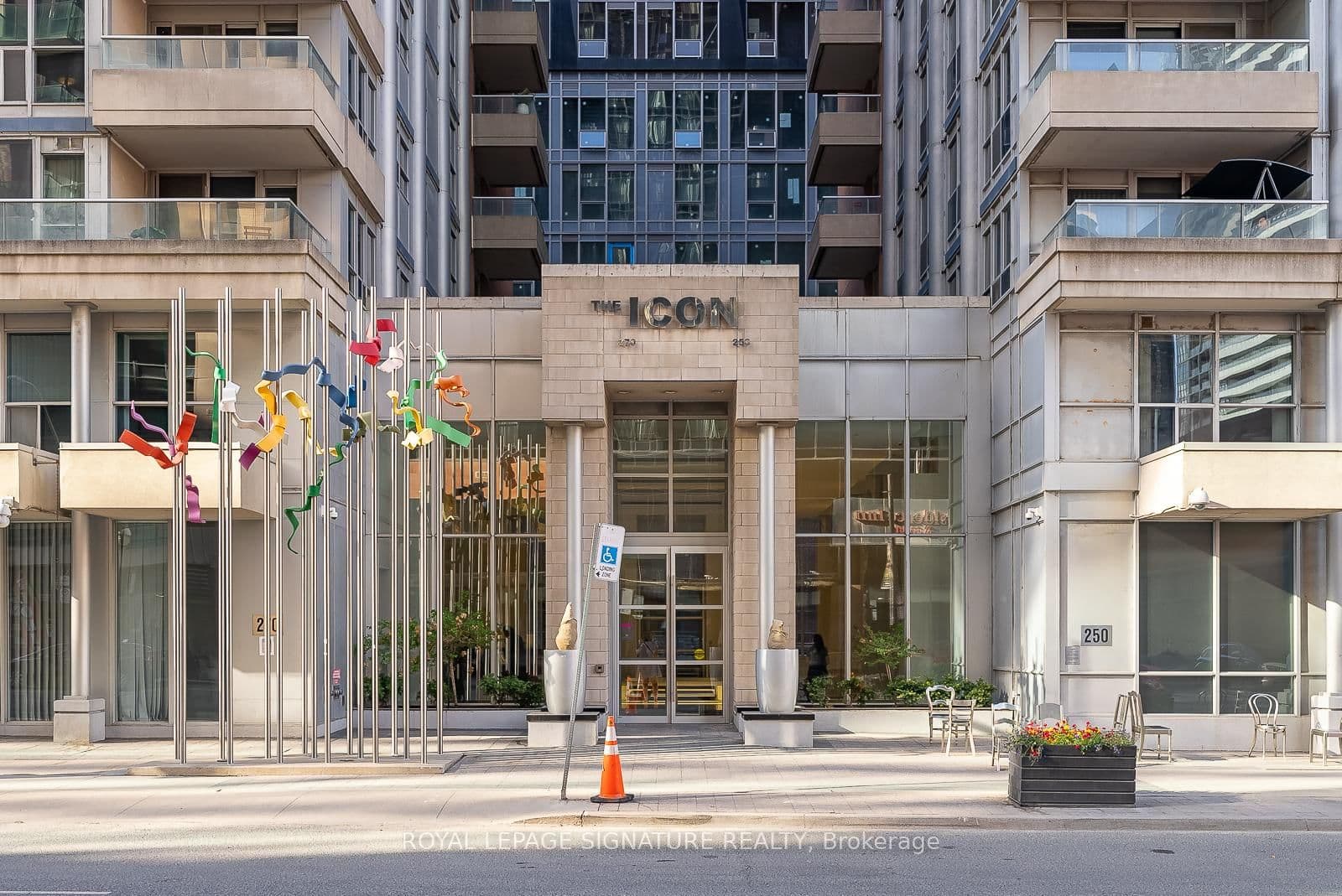 270 Wellington Street W, Unit 710 thumbnail 22