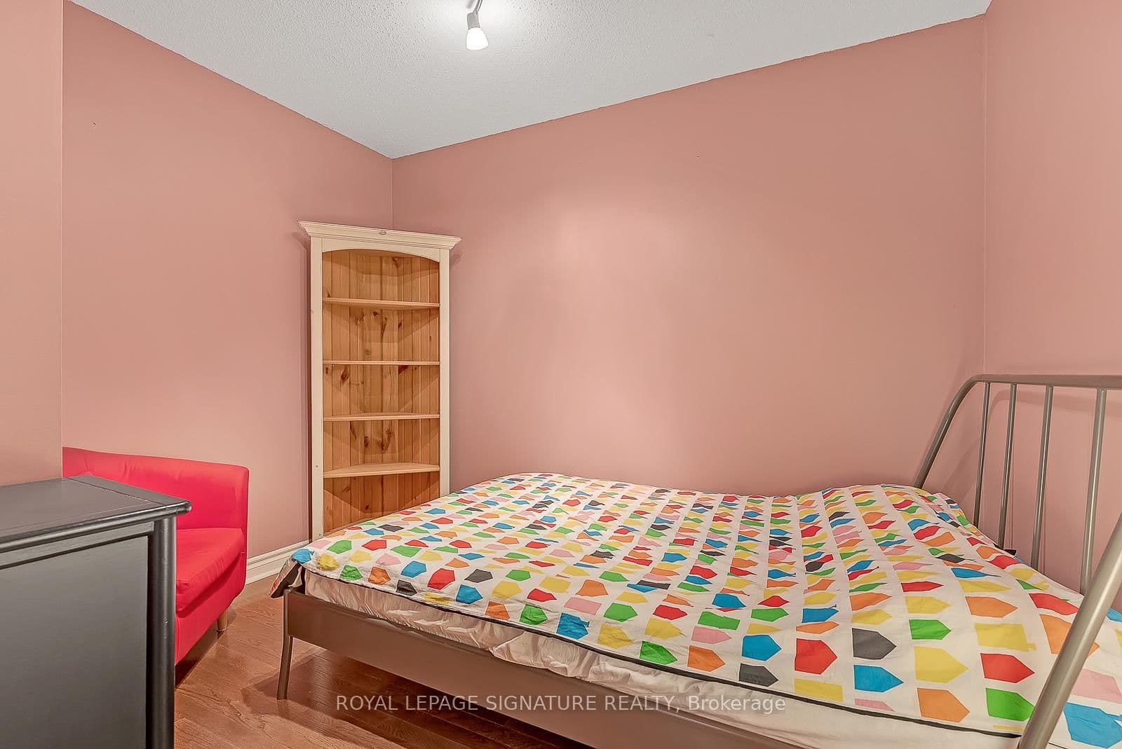 270 Wellington Street W, Unit 710 thumbnail 25