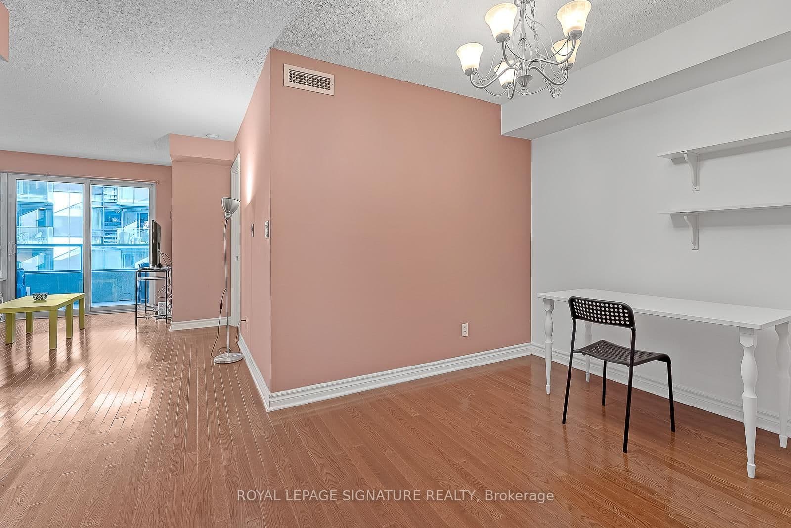 270 Wellington Street W, Unit 710 thumbnail 28