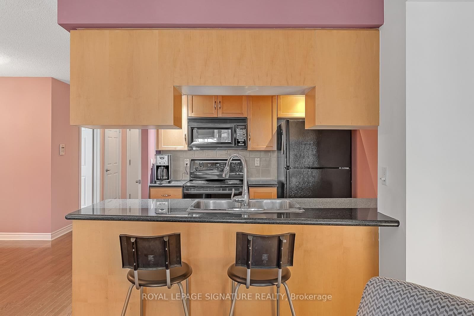 270 Wellington Street W, Unit 710 thumbnail 5