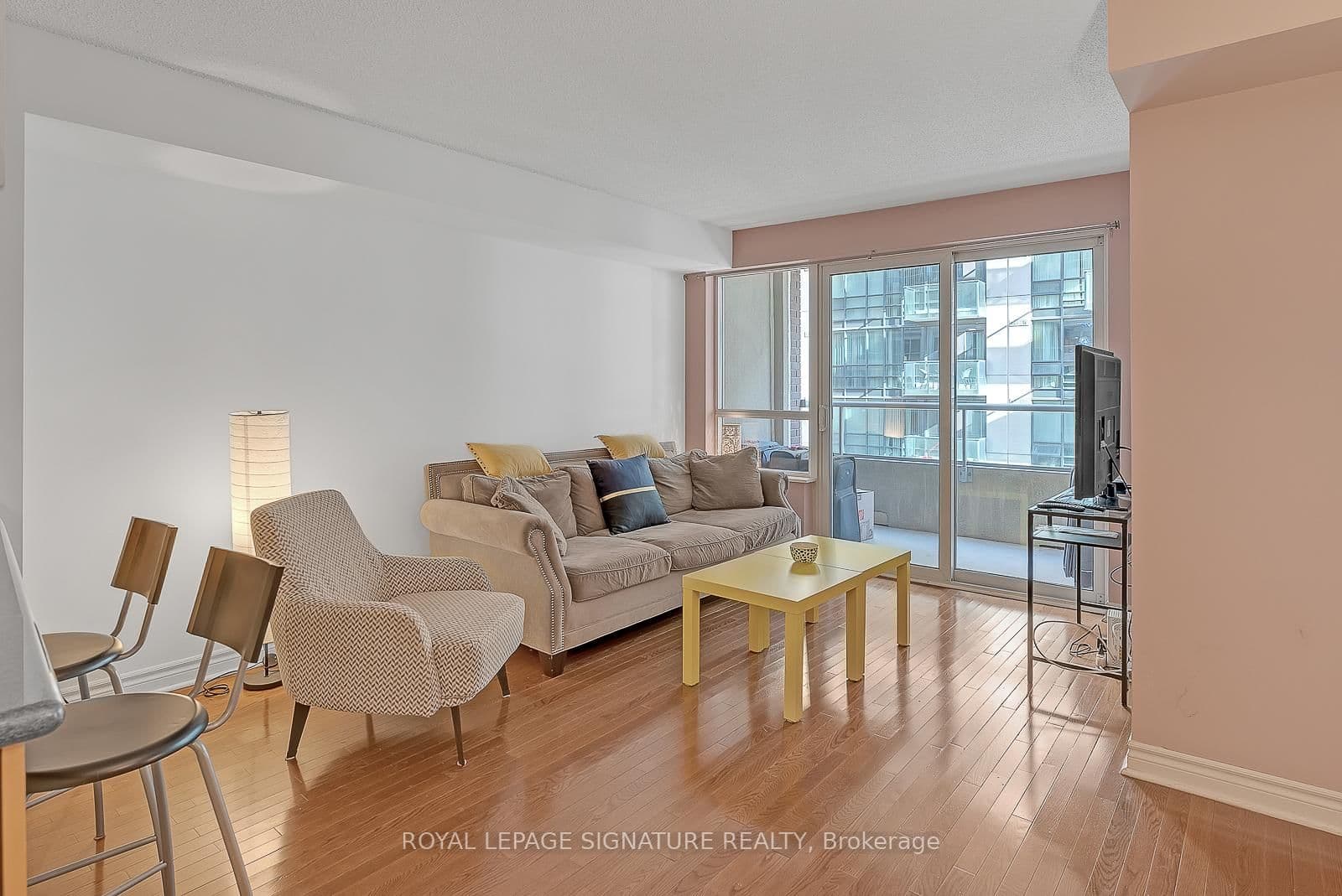 270 Wellington Street W, Unit 710 thumbnail 6