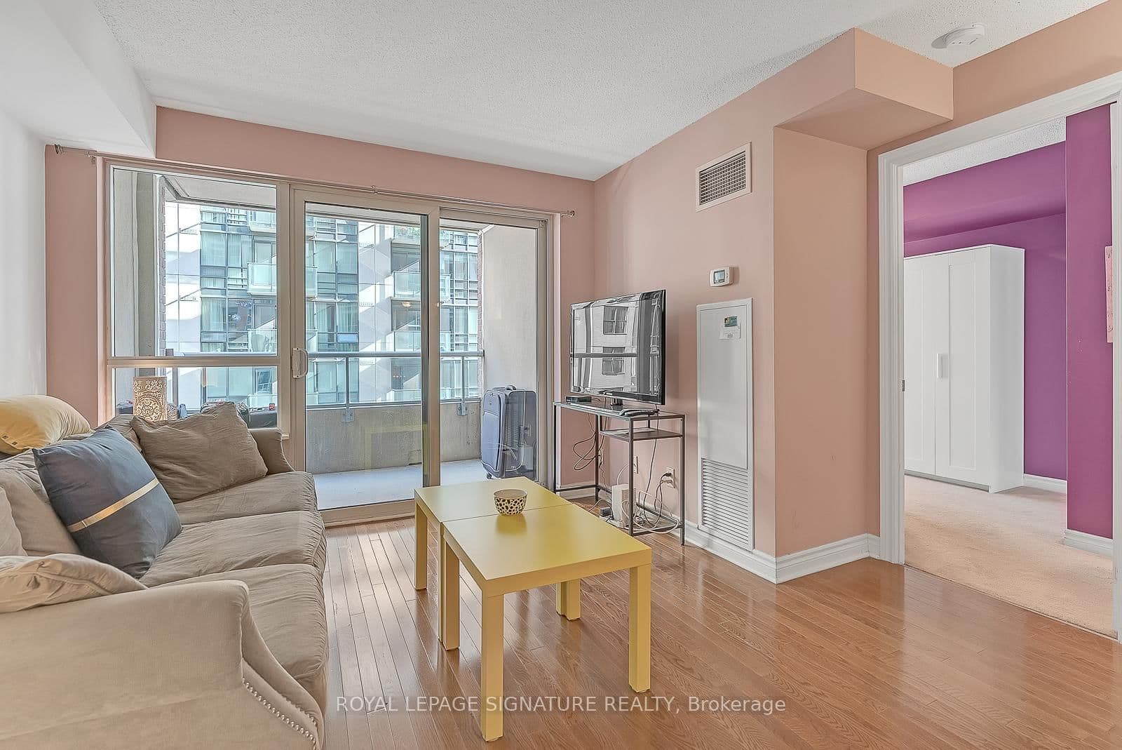 270 Wellington Street W, Unit 710 thumbnail 7