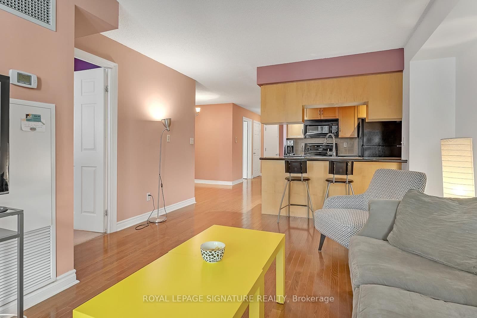 270 Wellington Street W, Unit 710 thumbnail 9