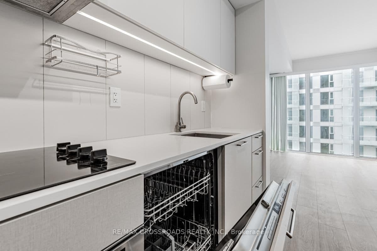 19 Western Battery Road, Unit 3222 thumbnail 10